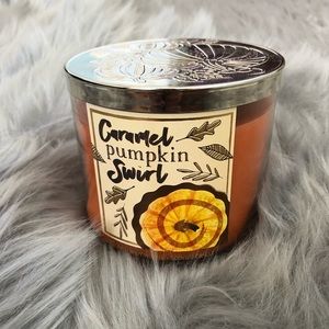 CARAMEL PUMPKIN SWIRL BATH AND BODY WORKS CANDLE